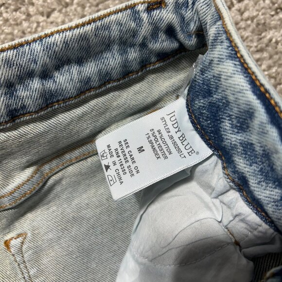 Judy Blue Womens M Distressed Light Wash Denim High-Waisted Shorts Raw Hem - Picture 5 of 10